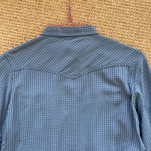 Blue, ExOfficio, light weight fabric, no iron and size M. - Picture 3 of 4